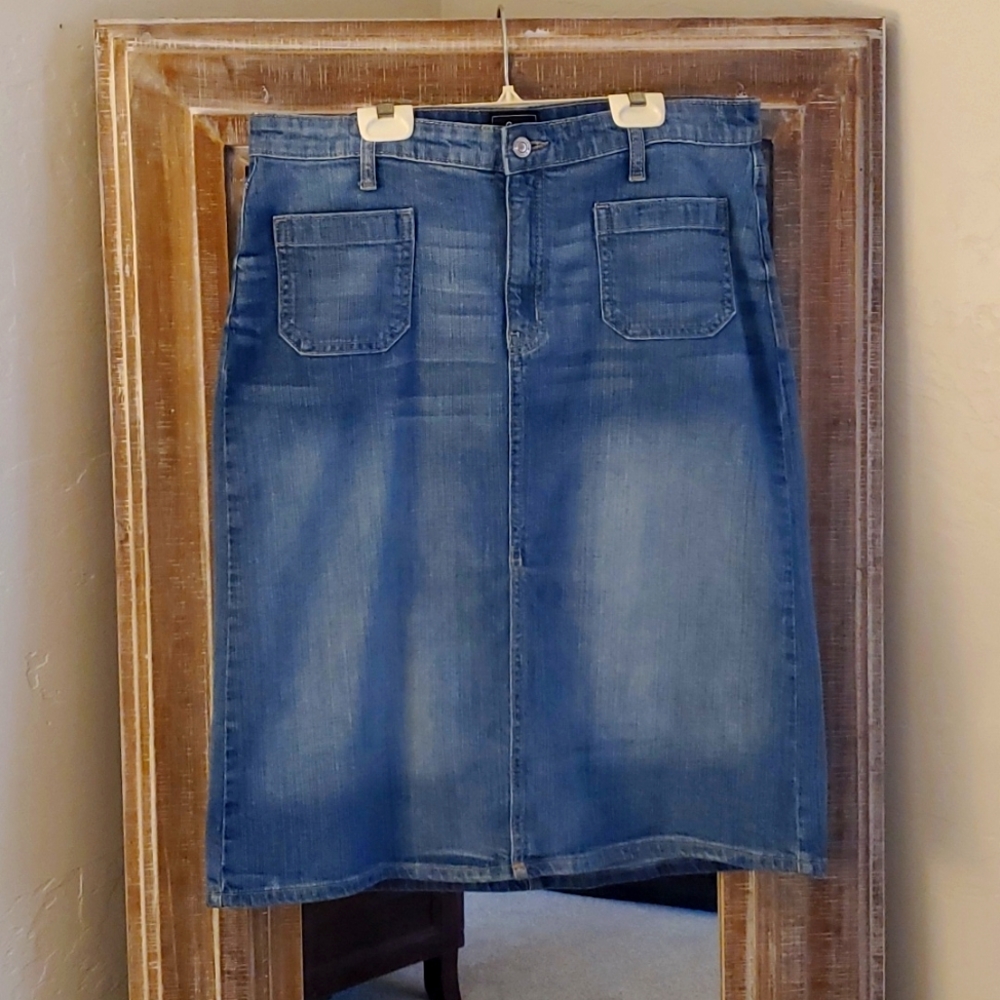 GAP denim skirt Knee length